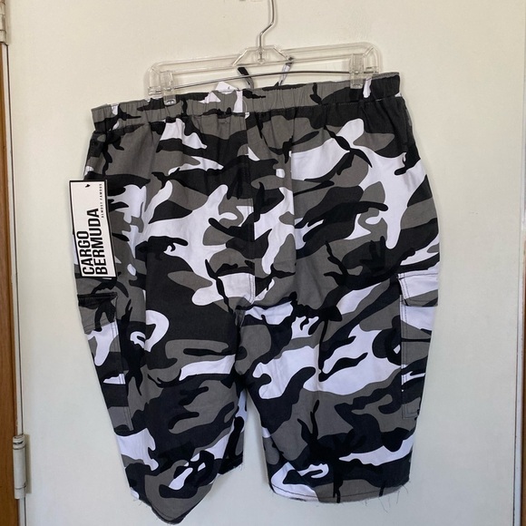 Almost famous Kirko, Bermuda, black, white gray, camo 3X men’s - Picture 2 of 6